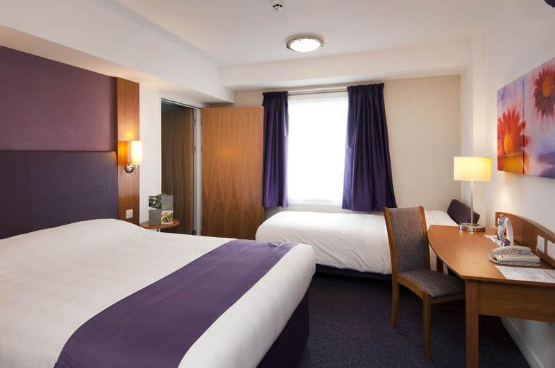 Premier Inn 이브샘 외부 사진